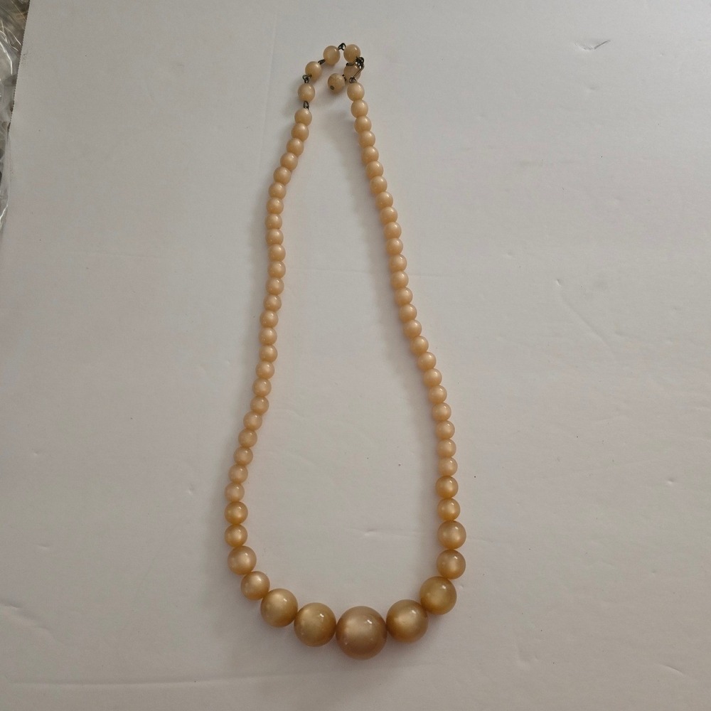 Vintage Graduated Champagne Cat Eye Bead Necklace Mid Century Hook Clasp